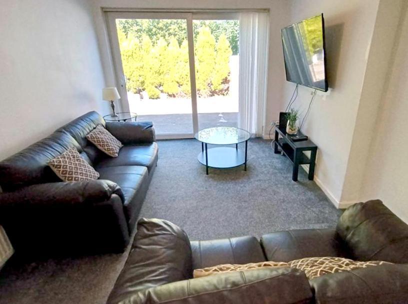Cozy 4 Bedroom House In Smethwick With 4 Bathrooms Perfect For Contractors And Families Birmingham Exterior foto