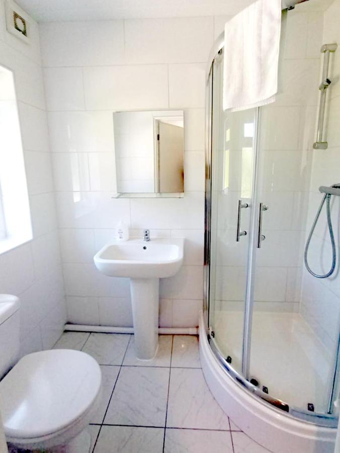 Cozy 4 Bedroom House In Smethwick With 4 Bathrooms Perfect For Contractors And Families Birmingham Exterior foto