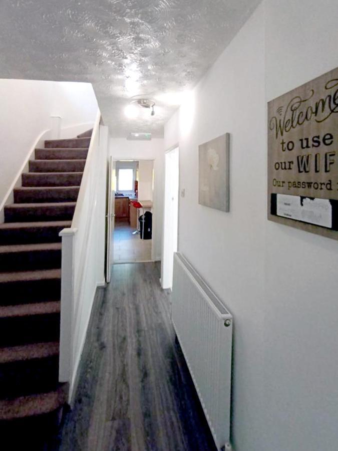 Cozy 4 Bedroom House In Smethwick With 4 Bathrooms Perfect For Contractors And Families Birmingham Exterior foto